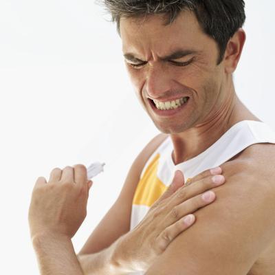 Лечим больное плечо методом кинезиотейпирования : Кинезио тейп снимет боль в плече